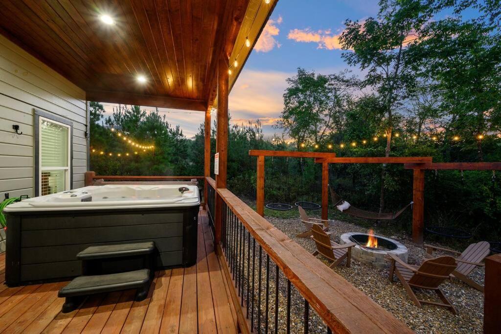 Under The Stars - Secluded, Hot Tub, Firepit, Games Villa Broken Bow Ngoại thất bức ảnh