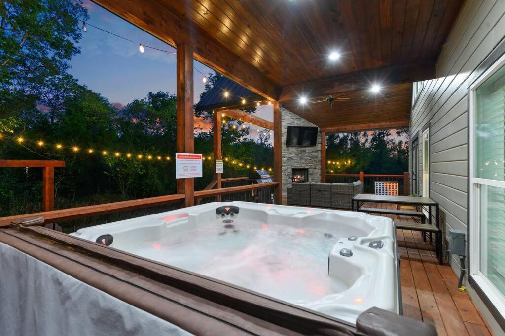 Under The Stars - Secluded, Hot Tub, Firepit, Games Villa Broken Bow Ngoại thất bức ảnh